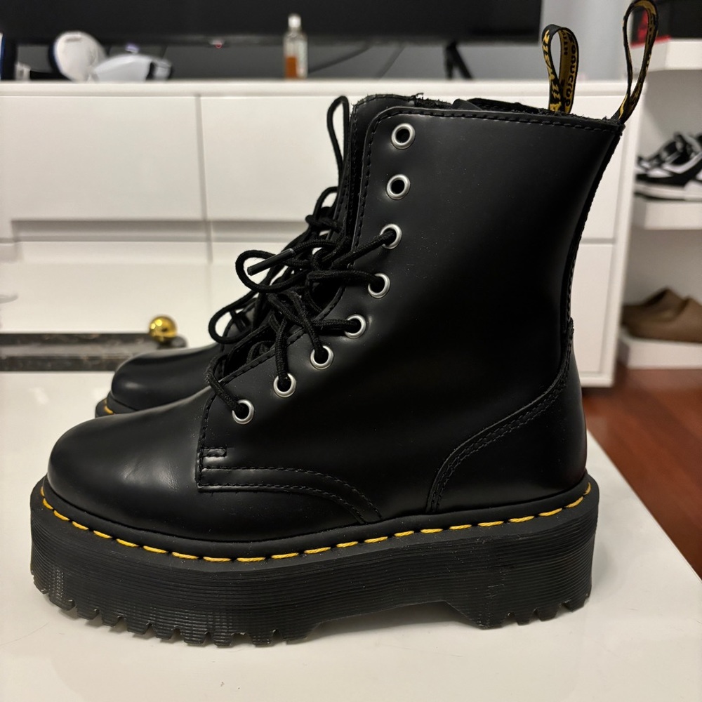 Dr marten jadon boot smooth leather platform size US 4